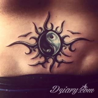 Yin Yang jest namacalnym symbolem równowagi; na ciele podkreśla idealny balans pomiędzy codziennymi siłami dobra i zła. Filozoficzny wymiar tatuaży yin yang może nabierać jednak również humorystycznego charakteru. 