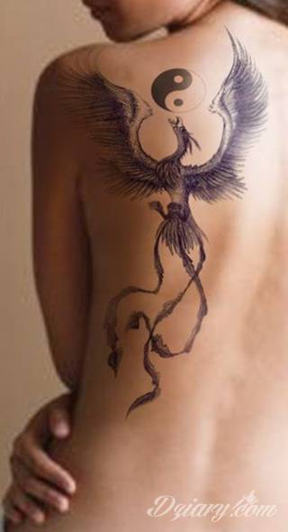 Yin Yang jest namacalnym symbolem równowagi; na ciele podkreśla idealny balans pomiędzy codziennymi siłami dobra i zła. Filozoficzny wymiar tatuaży yin yang może nabierać jednak również humorystycznego charakteru. 