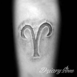 Niesłabnąca popularność tatuaży ze znakami zodiaku to efekt dążenia do podkreślenia swojej osobowości. Rak, wodnik, koziorożec czy inny z 12 znaków - każdy znak zodiaku graficznie daje nieograniczone możliwości ciekawego rysunku na ciele. 