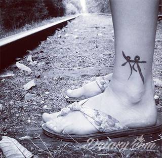 Niesłabnąca popularność tatuaży ze znakami zodiaku to efekt dążenia do podkreślenia swojej osobowości. Rak, wodnik, koziorożec czy inny z 12 znaków - każdy znak zodiaku graficznie daje nieograniczone możliwości ciekawego rysunku na ciele. 