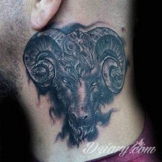 Niesłabnąca popularność tatuaży ze znakami zodiaku to efekt dążenia do podkreślenia swojej osobowości. Rak, wodnik, koziorożec czy inny z 12 znaków - każdy znak zodiaku graficznie daje nieograniczone możliwości ciekawego rysunku na ciele. 