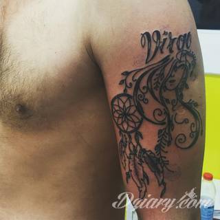 Niesłabnąca popularność tatuaży ze znakami zodiaku to efekt dążenia do podkreślenia swojej osobowości. Rak, wodnik, koziorożec czy inny z 12 znaków - każdy znak zodiaku graficznie daje nieograniczone możliwości ciekawego rysunku na ciele. 