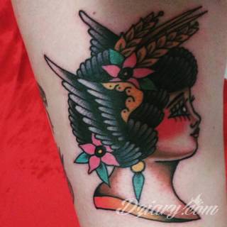 Niesłabnąca popularność tatuaży ze znakami zodiaku to efekt dążenia do podkreślenia swojej osobowości. Rak, wodnik, koziorożec czy inny z 12 znaków - każdy znak zodiaku graficznie daje nieograniczone możliwości ciekawego rysunku na ciele. 