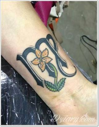 Niesłabnąca popularność tatuaży ze znakami zodiaku to efekt dążenia do podkreślenia swojej osobowości. Rak, wodnik, koziorożec czy inny z 12 znaków - każdy znak zodiaku graficznie daje nieograniczone możliwości ciekawego rysunku na ciele. 