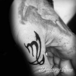 Niesłabnąca popularność tatuaży ze znakami zodiaku to efekt dążenia do podkreślenia swojej osobowości. Rak, wodnik, koziorożec czy inny z 12 znaków - każdy znak zodiaku graficznie daje nieograniczone możliwości ciekawego rysunku na ciele. 