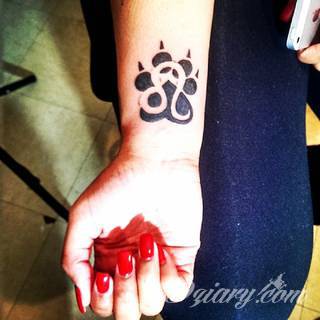 Niesłabnąca popularność tatuaży ze znakami zodiaku to efekt dążenia do podkreślenia swojej osobowości. Rak, wodnik, koziorożec czy inny z 12 znaków - każdy znak zodiaku graficznie daje nieograniczone możliwości ciekawego rysunku na ciele. 