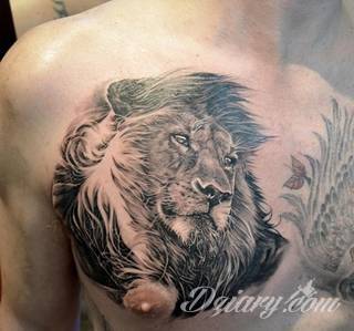 Niesłabnąca popularność tatuaży ze znakami zodiaku to efekt dążenia do podkreślenia swojej osobowości. Rak, wodnik, koziorożec czy inny z 12 znaków - każdy znak zodiaku graficznie daje nieograniczone możliwości ciekawego rysunku na ciele. 