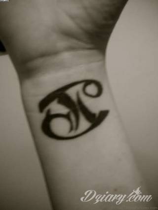 Niesłabnąca popularność tatuaży ze znakami zodiaku to efekt dążenia do podkreślenia swojej osobowości. Rak, wodnik, koziorożec czy inny z 12 znaków - każdy znak zodiaku graficznie daje nieograniczone możliwości ciekawego rysunku na ciele. 