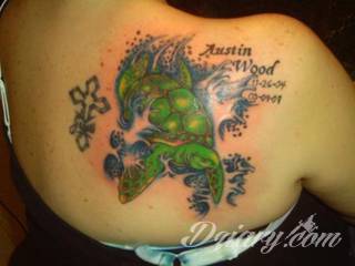 Żółwie - nie tylko wojownicze ninja z kreskówki - to symboliczna cierpliwość, ale i upływający czas. Tworzone tak tatuaże w charakterystyczny sposób pozwalają przymrużyć oko tworząc zabawną grafikę na skórze męskiej i kobiecej.