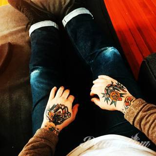 Zwierzęta na tatuażach to najszersza kolekcja obrazów; lekkie i smukłe jak i duże, obszerne, rozbudowane grafiki dostosowywane są do konkretnego elementu ciała. Dodatkowo, tatuaże zwierząt można ciekawie skomponować z cechami skóry - np. znamionami. 