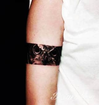 Zwierzęta na tatuażach to najszersza kolekcja obrazów; lekkie i smukłe jak i duże, obszerne, rozbudowane grafiki dostosowywane są do konkretnego elementu ciała. Dodatkowo, tatuaże zwierząt można ciekawie skomponować z cechami skóry - np. znamionami. 