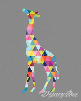 Tatuaż z żyrafą bywa absurdalny, ale właśnie na tym polega jego urok. Charakterystyka żyraf sprawia, że grafiki świetnie prezentują się na rękach czy nogach. Tatuaże często wykorzystują również naturalne elementy skóry - np. pieprzyki - do nadania żyrafie cech charakterystycznych. 