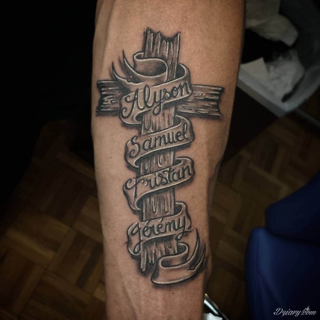 Tatua e Z Imionami Uwa ane S Za Jedn Z Najbardziej 