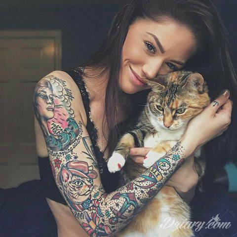 Tatuaż Kobieta z kotkiem...
