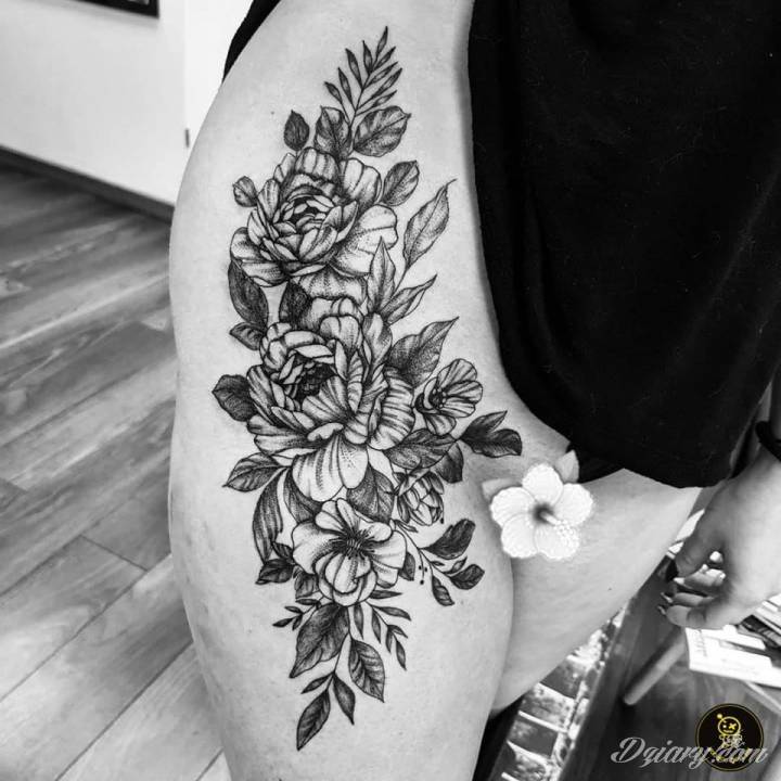 Tatuaż Kwiaty na udo