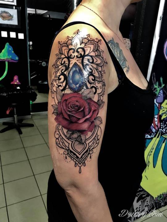 Tatuaż Mandalka z róza