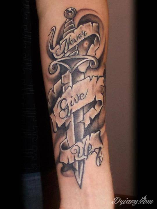 Tatuaż Never Give Up