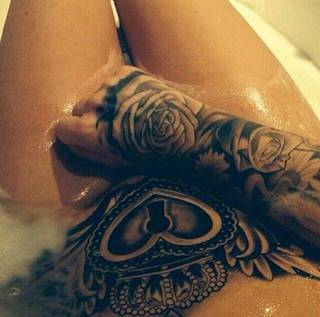 Bardzo seksowny tatuaż!