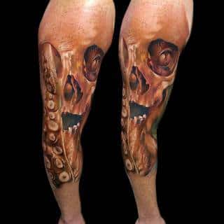 Czaszka i macka na całą rękę.