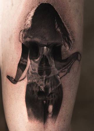 Czaszka w obrysie kobiecej sylwetki