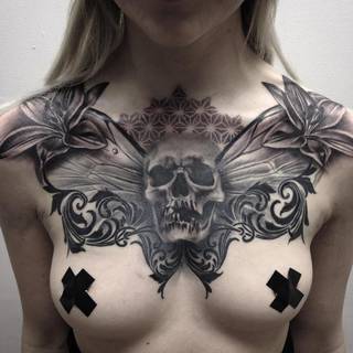 Fajnie wyautowany dekolt. Autor: Matt Lunn