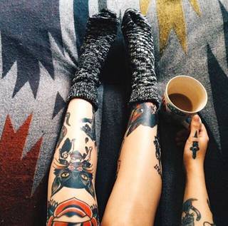 Fajnie wytatuowane nóżki