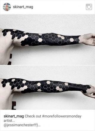 Ile moze kosztowac taki rekaw oczywiscie chcialbym to tak idealnie jak na zdjeciu tzw. Od linijki ogladalem wiecej takich tatuazy i niektore wygladaja jak bierznik z opony dlatego wiem ze niebedzie tanio jak ma byc bardzo dobrze ale ile? I ile sesji na takich rekaw