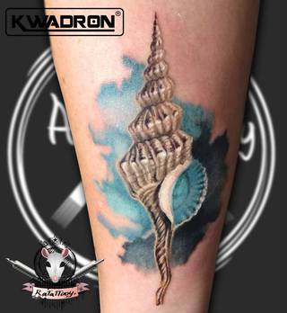 Kolorowa muszelka wykonana na konwencie w Gdansku przez Ksenia Voloshina