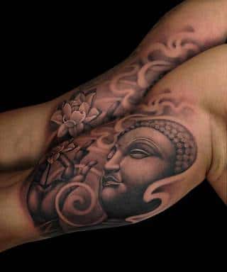 Kwiat lotosu i budda na ramieniu.