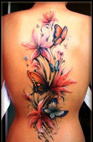 Kwiaty i motyle na plecach