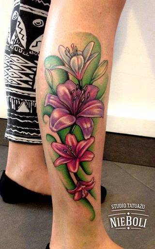 lilie w kolorze, pierwszy tatuaż