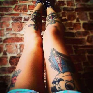 Łydki i uda- Tatuaże kolorowe