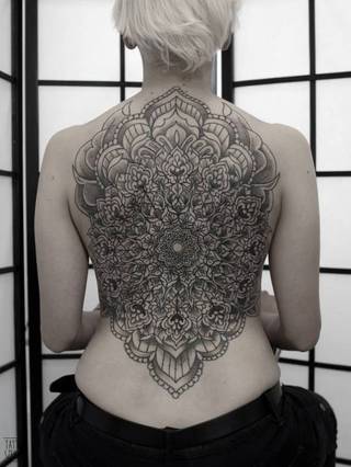 Mandala kwiatowa na plecach / Tattoo Szelest