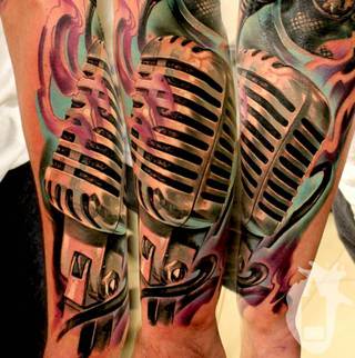 Mikrofon na przedramieniu.