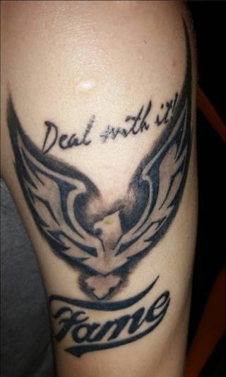 Mój pierwszy tatuaż zrobiony 14.09.2015.

Moją historię dlaczego napis FAME a nie jakiś inny zachowam dla siebie.

Motyw tatuażu: Pogódź się z tym! Sława

Orzełek mojego autorstwa :-)