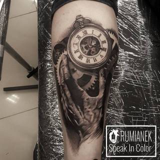 Motyw czasu w wykonaniu Kuby ze Speak In Color - Wodzisław Śl! Zapraszamy po więcej -> www.speakincolor.pl
5!