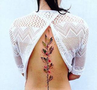 Motyw roślinny na plecach