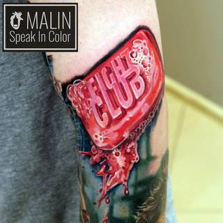 Motyw z filmu Fight Club w wykonaniu Malina ze Speak In Color - Wodzisław Śl.
Zapisy na www.speakincolor.pl/#formularz lub mailowo speakincolor1@gmail.com
Piona!