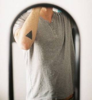 Nasza egzystencja ma trzy krawędzi - narodziny, życie i śmierć. Nie patrz na dwie ostatnie jako sobie przeciwstawne. Życie jest połączeniem Twojego pierwszego dnia z ostatnim.