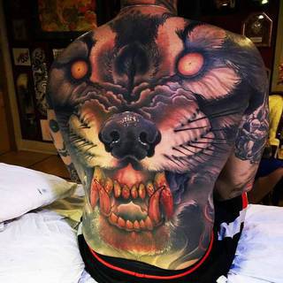 Niesamowicie wykonane plecy. Tygrys.