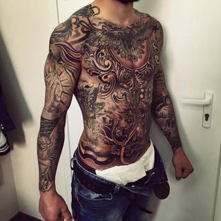 Niesamowite tatuaże na rękach i torsie wykonane przez Vladimira Drozdova