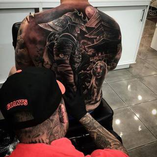 Nieskończony męski wzór tatuażu na plecach w wykonaniu Drew Apicture