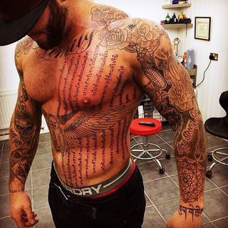 Niezłe ciało i fajne tatuaże