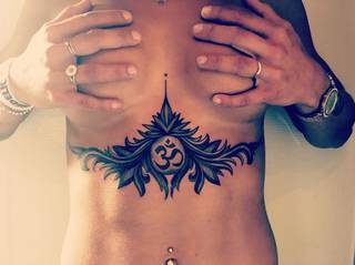 Om jest głoską wszech czasów - rozbrzmiewa i leczy jako mantra zawierająca wszystkie inne.