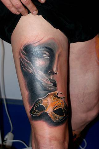 pani z maską karnawalowa