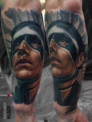 Portret Azteka na ręce.