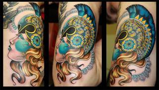 Portret kobiety wraz z hełmem.