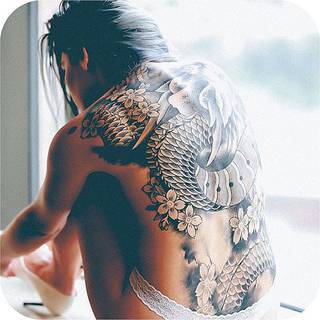 queen_val_s i motyw japoński na plecach