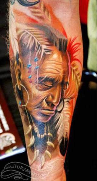 Realistyczny tatuaż Indianina