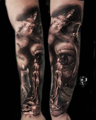 Rękaw ze świecą i płaczącym okiem.